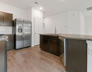 403 Magnolia Street - Photo Thumbnail 4