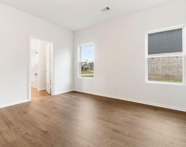403 Magnolia Street - Photo Thumbnail 9