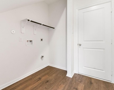 403 Magnolia Street - Photo Thumbnail 12
