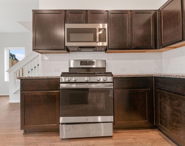 403 Magnolia Street - Photo Thumbnail 6