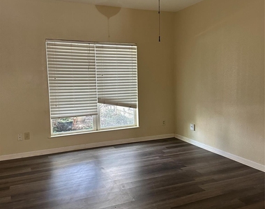 9009 Richmond Avenue - Photo Thumbnail 5