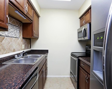 9009 Richmond Avenue - Photo Thumbnail 8