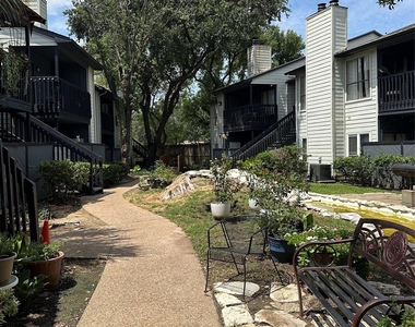 9009 Richmond Avenue - Photo Thumbnail 11