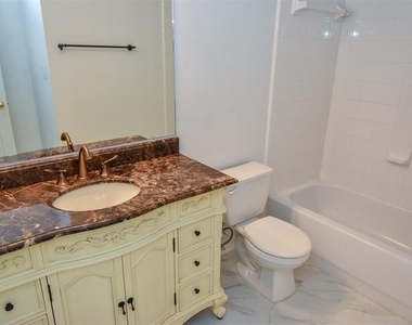 16122 Speyburn Court - Photo Thumbnail 8