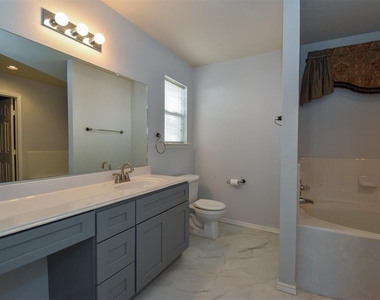 16122 Speyburn Court - Photo Thumbnail 5
