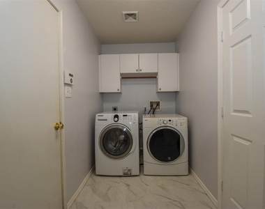 16122 Speyburn Court - Photo Thumbnail 12