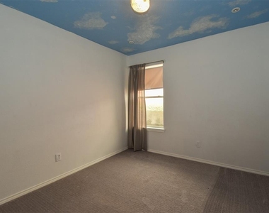 16122 Speyburn Court - Photo Thumbnail 7