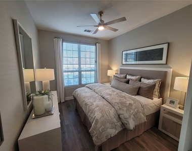 2111 Austin Street - Photo Thumbnail 6