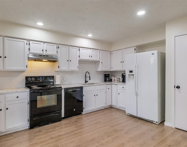 19414 Lazy Valley Drive - Photo Thumbnail 8