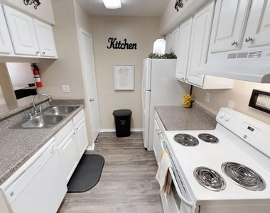 515 S Bender Avenue - Photo Thumbnail 12
