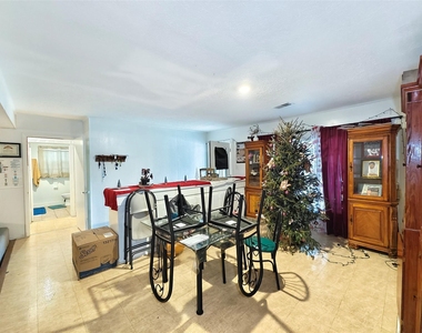7931 Scanlock Street - Photo Thumbnail 3