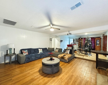 7931 Scanlock Street - Photo Thumbnail 5