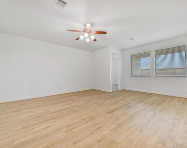 4116 Silver Falls Lane - Photo Thumbnail 3