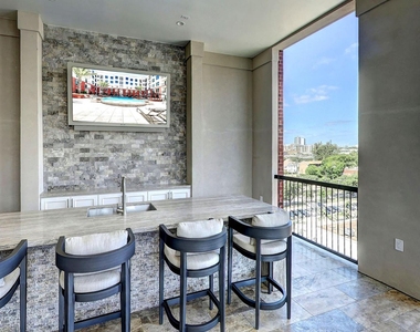 2111 Austin Street - Photo Thumbnail 5