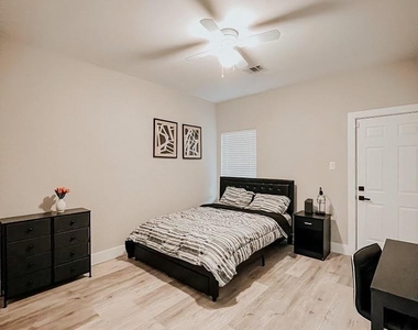 1026 Clinton Park Street - Photo Thumbnail 2
