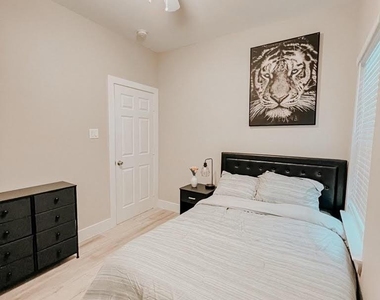 1026 Clinton Park Street - Photo Thumbnail 8