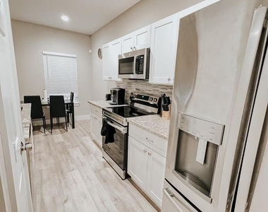 1026 Clinton Park Street - Photo Thumbnail 13