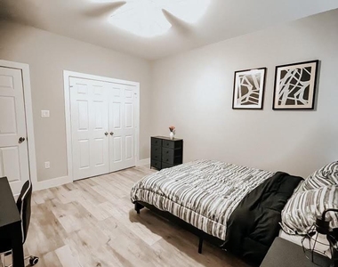 1026 Clinton Park Street - Photo Thumbnail 4