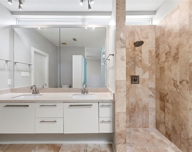 1107 W 17th Street - Photo Thumbnail 10