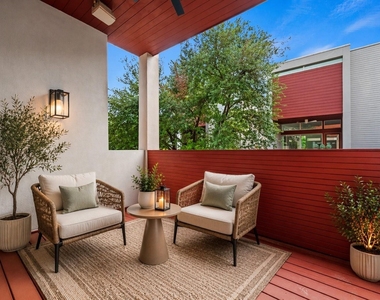 1107 W 17th Street - Photo Thumbnail 16