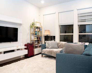 211 Club Crest Lane - Photo Thumbnail 5