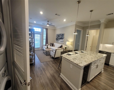2111 Austin Street - Photo Thumbnail 2
