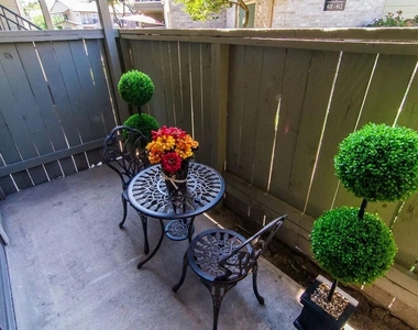 515 S Bender Avenue - Photo Thumbnail 2