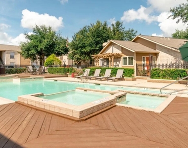515 S Bender Avenue - Photo Thumbnail 8