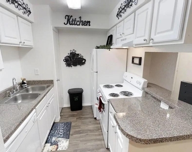 515 S Bender Avenue - Photo Thumbnail 13