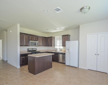 5827 Banyan Oak Court - Photo Thumbnail 8