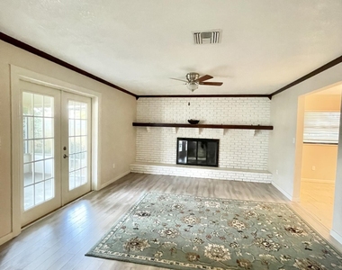 3025 Briarwood Lane - Photo Thumbnail 3