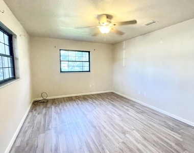 3025 Briarwood Lane - Photo Thumbnail 23