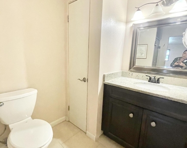 3025 Briarwood Lane - Photo Thumbnail 34