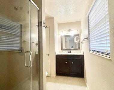 3025 Briarwood Lane - Photo Thumbnail 36