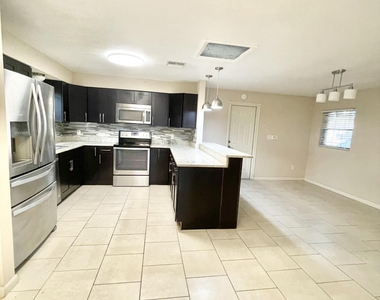 3025 Briarwood Lane - Photo Thumbnail 12