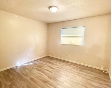 3025 Briarwood Lane - Photo Thumbnail 27