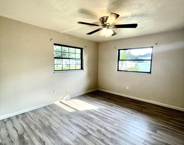 3025 Briarwood Lane - Photo Thumbnail 30