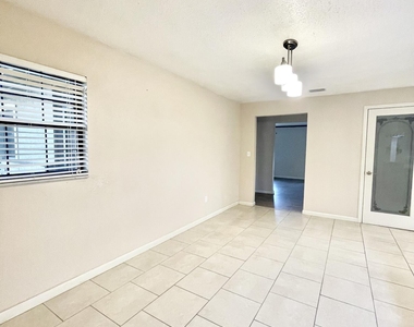 3025 Briarwood Lane - Photo Thumbnail 18