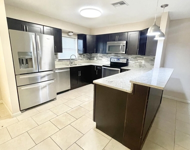 3025 Briarwood Lane - Photo Thumbnail 13