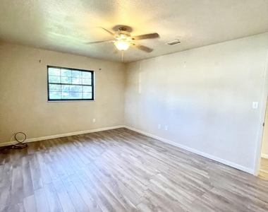 3025 Briarwood Lane - Photo Thumbnail 32