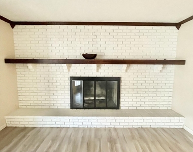 3025 Briarwood Lane - Photo Thumbnail 4