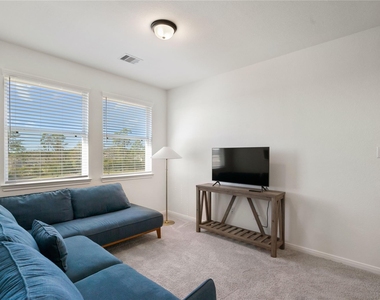 648 Silver Pear Court - Photo Thumbnail 7