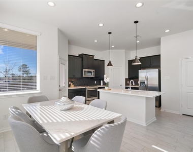 648 Silver Pear Court - Photo Thumbnail 11