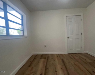 329 W Arlington Street - Photo Thumbnail 37