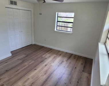 329 W Arlington Street - Photo Thumbnail 36