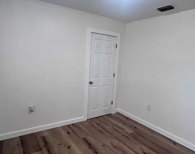 329 W Arlington Street - Photo Thumbnail 25