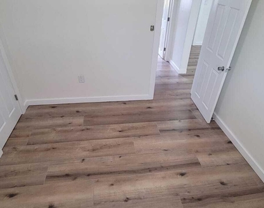 329 W Arlington Street - Photo Thumbnail 27