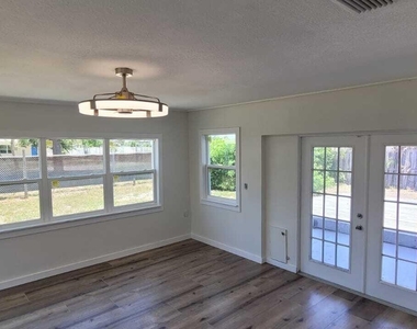 329 W Arlington Street - Photo Thumbnail 8