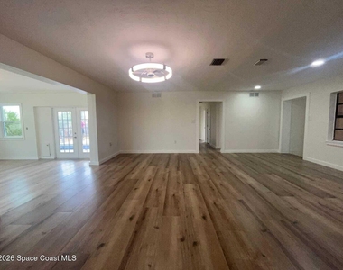 329 W Arlington Street - Photo Thumbnail 14