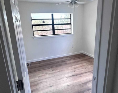 329 W Arlington Street - Photo Thumbnail 32